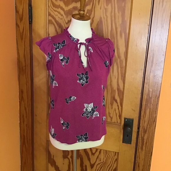 Fuchsia floral feminine sleeveless top - Picture 4 of 9